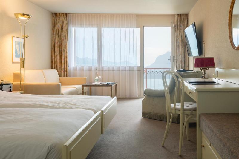 Classic Room with Lake View and Balcony image 1