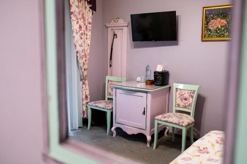 Standard Double Room image 3