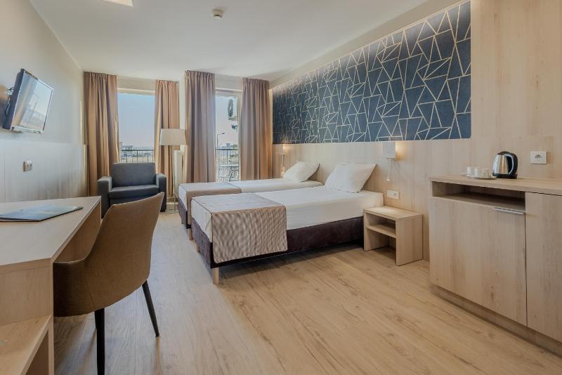 Standard Twin Room image 1