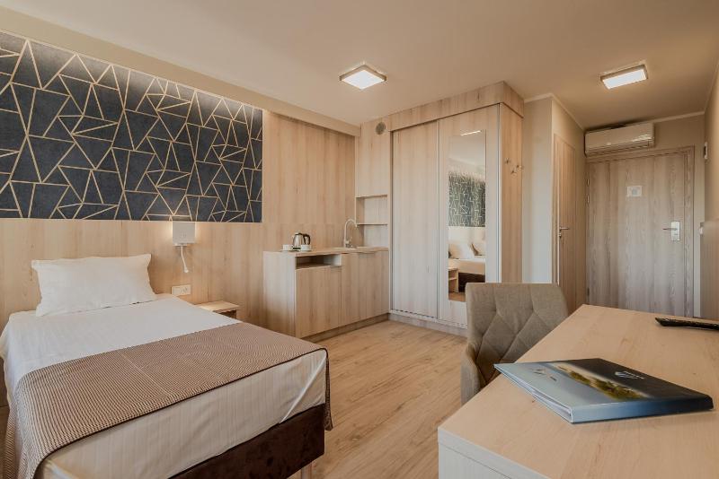 Standard Twin Room image 3