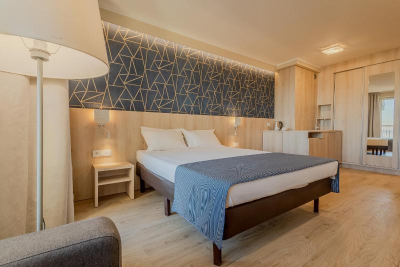 Double Room image 4