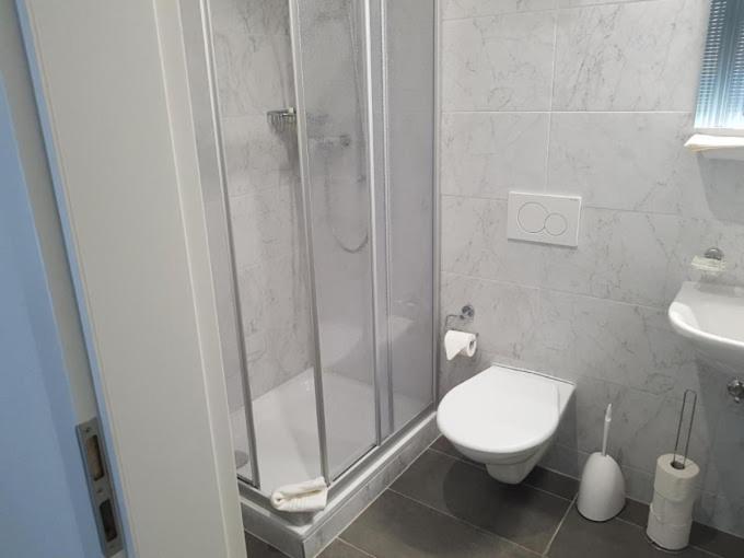 Budget Double Room image 3