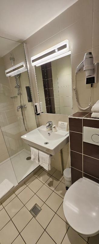 Double Room image 4
