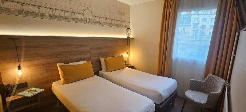 Twin Room image 1