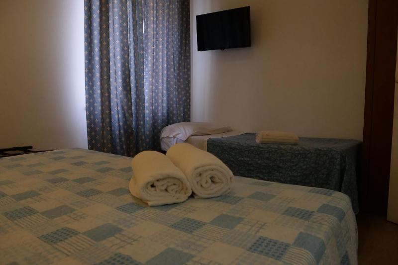 Standard Triple Room image 3