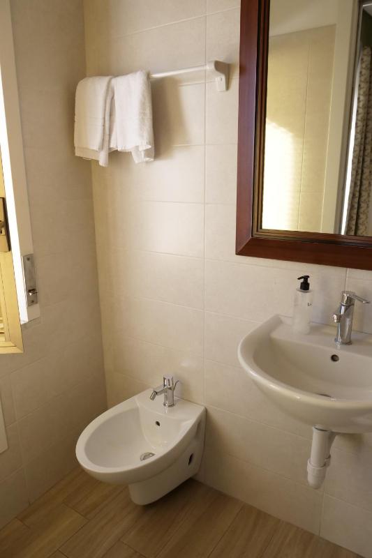 Superior Triple Room with Sea View image 3