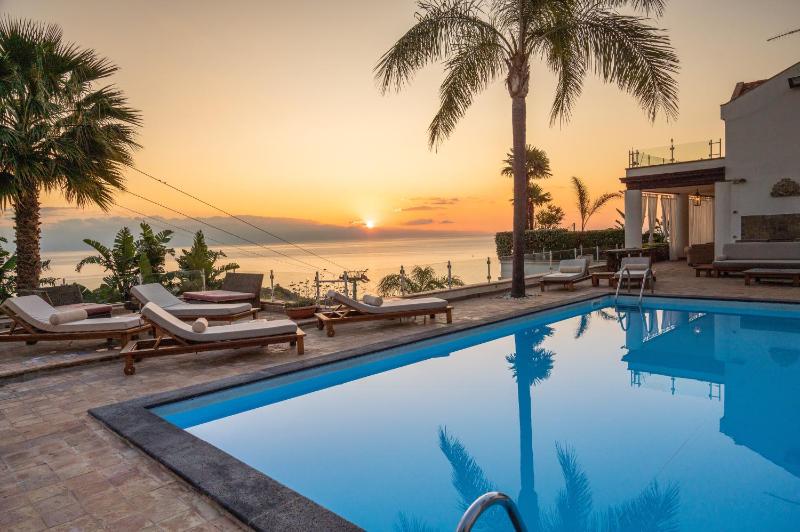 One-Bedroom Apartment with Sea View and Terrace image 1