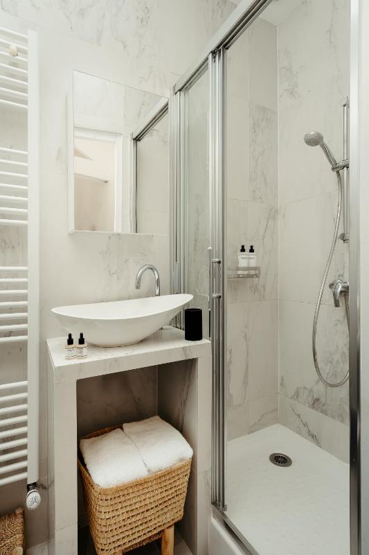 One-Bedroom Apartment image 2