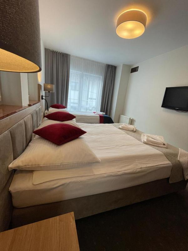 Deluxe Studio image 1