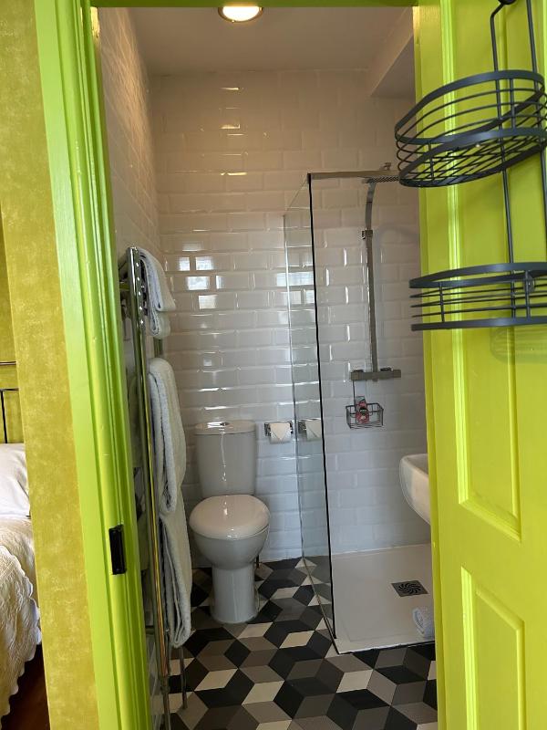 Deluxe Double Room with Shower image 4