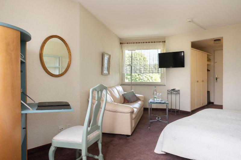 Classic Room with Mountain View image 4