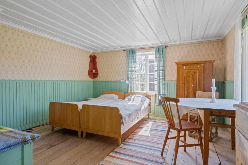 Cottage without Private Bathroom image 3