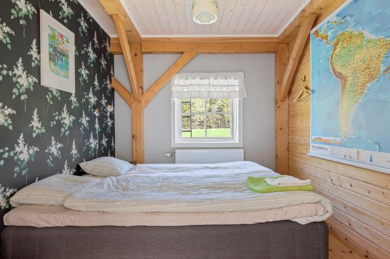 Double or Twin Room with Shared Bathroom image 1