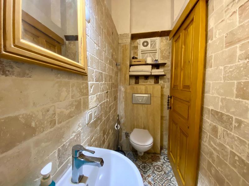 Economy Double Room image 3