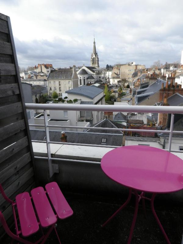 Studio with Balcony image 2