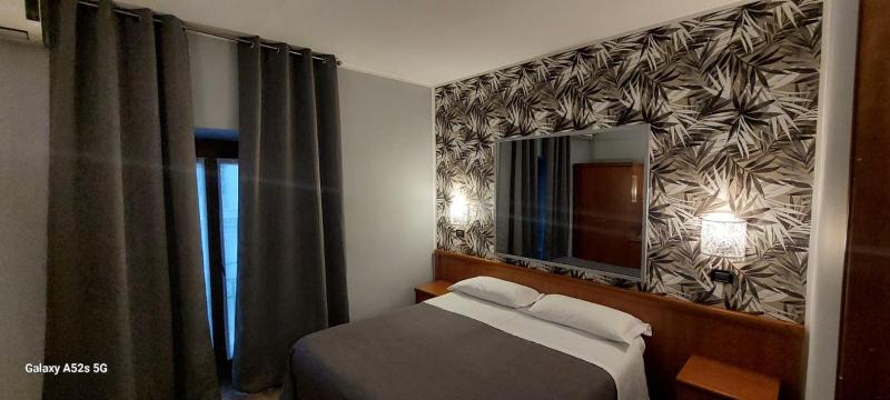 Double Room image 3