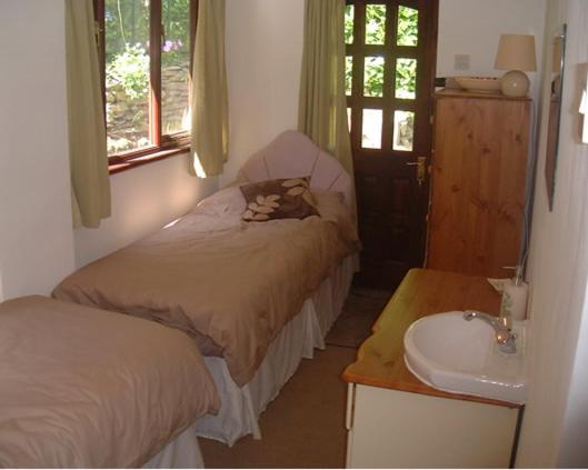 Two-Bedroom House - Annexe image 4