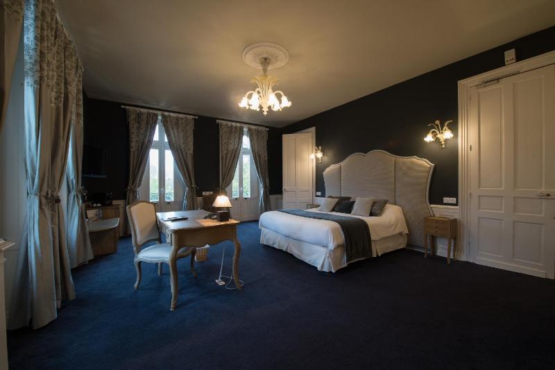 Deluxe Double Room image 1