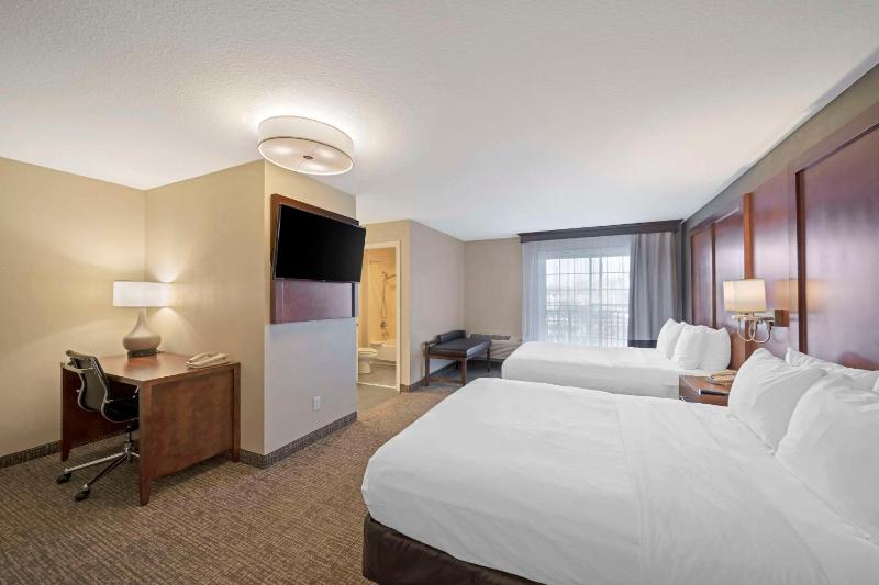 Queen Room with Two Queen Beds - Non-Smoking image 1