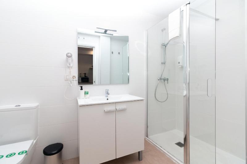 One-Bedroom Apartment image 2
