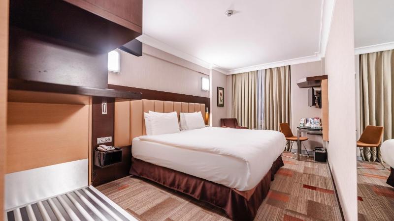 Standard Double Room image 1