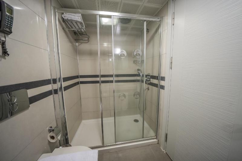 Standard Double Room image 4