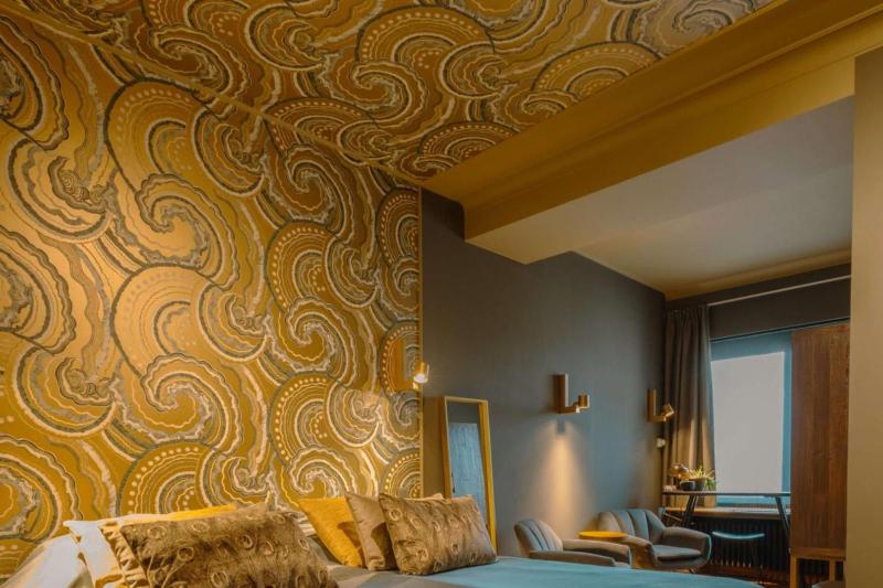 Deluxe King Room image 3