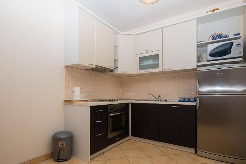 One-Bedroom Apartment image 2