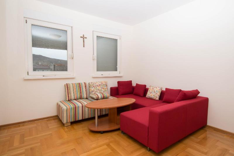 One-Bedroom Apartment image 3