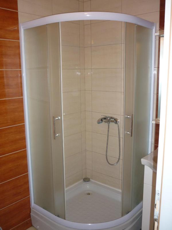 Triple Room with Shower image 4
