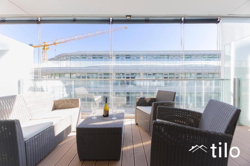 Waterfront Luxury Studio FREE Parking AC NETFLIX & WIFI By Tilo Lux - image 11