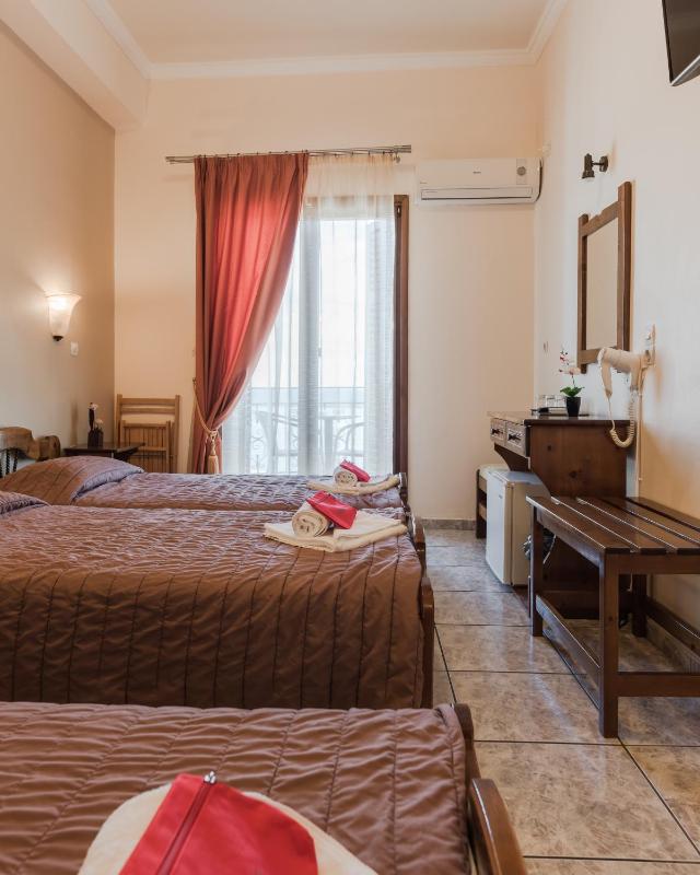 Standard Triple Room with Sea View (3 single beds) image 1