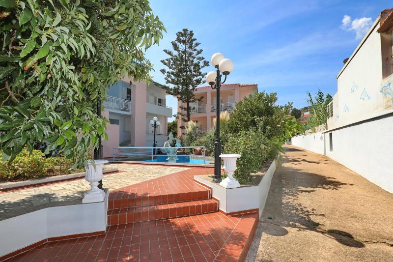 Dolphin Hotel - image 47
