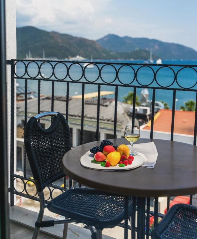 Deluxe Double Room with Sea View image 4