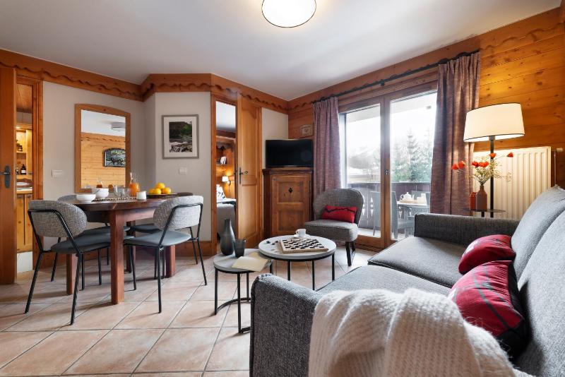 One-Bedroom Apartment with Sleeping Alcove (5 People) image 1