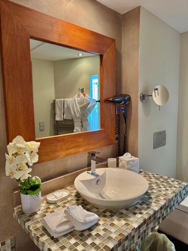 Deluxe Double Room with Terrace image 3