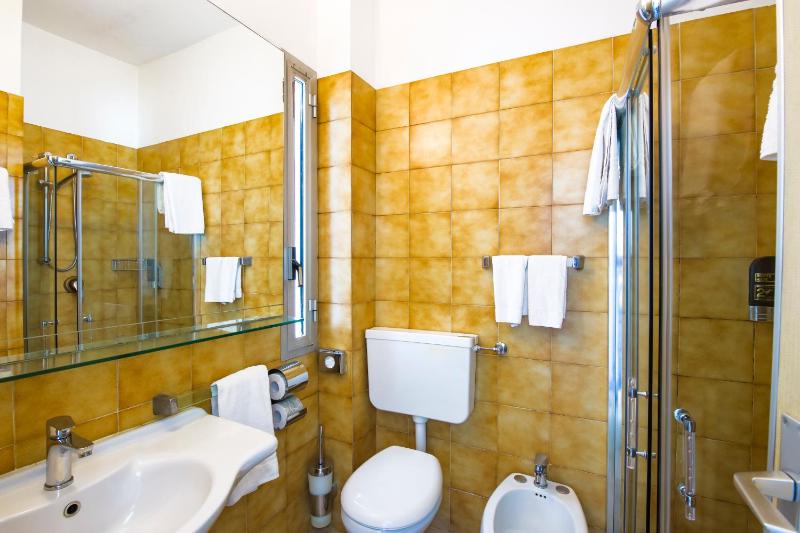 Double or Twin Room with Frontal Sea View image 4
