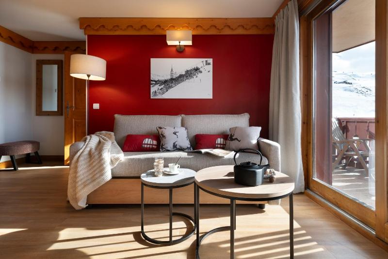 Superior One-Bedroom Apartment with Sleeping Alcove (6 People) image 3