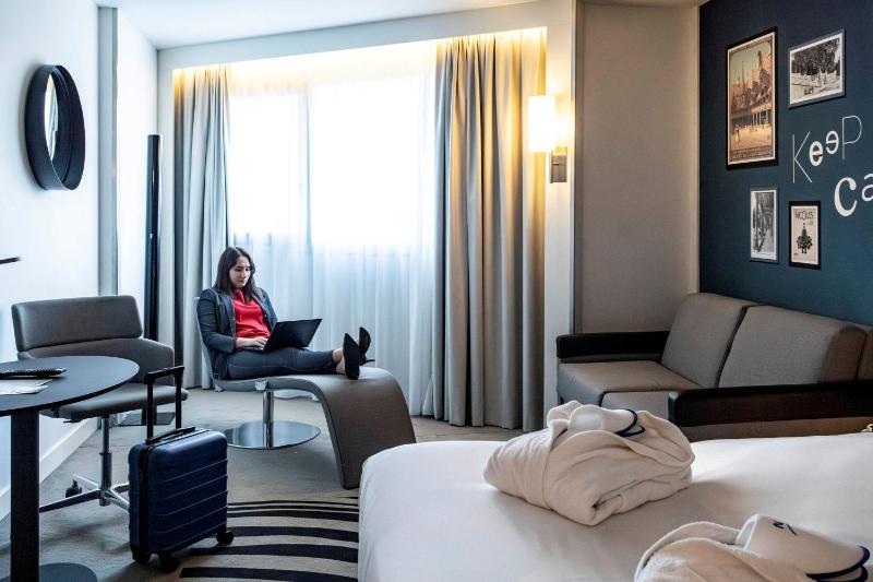 Executive Room with Sofa Bed image 3