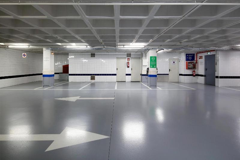 Twin Room with Parking image 2