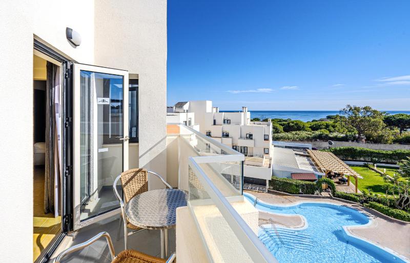 Studio with Pool View image 1
