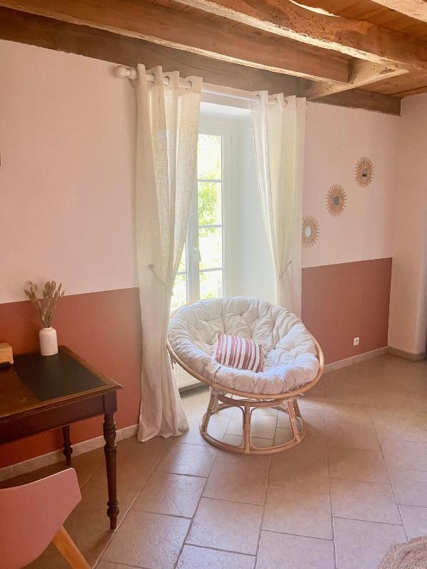 Queen Room with Garden View image 3