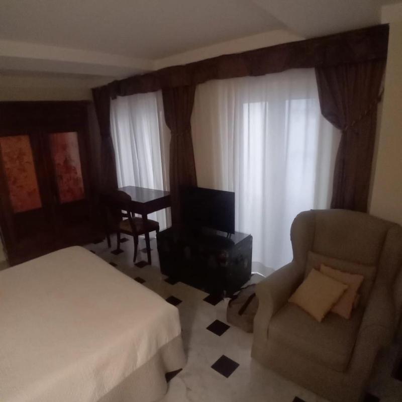 Standard Queen Room image 3