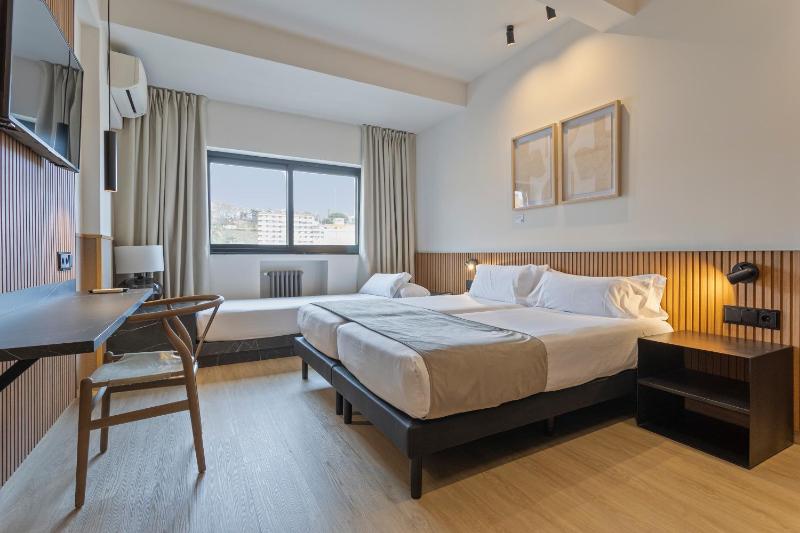 Standard Triple Room image 1