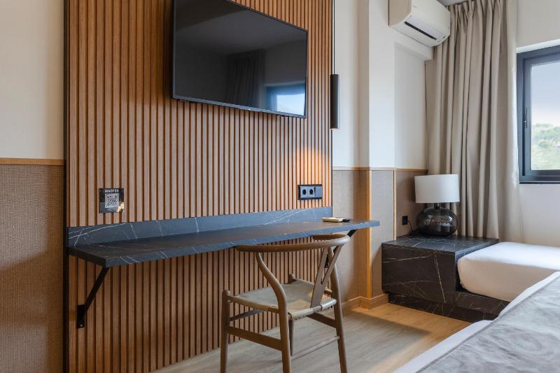 Standard Triple Room image 4