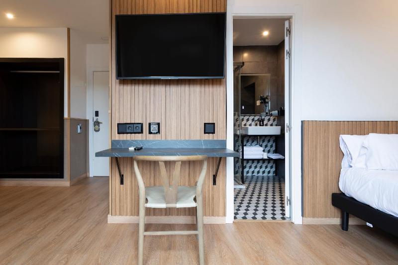 Standard Triple Room image 3