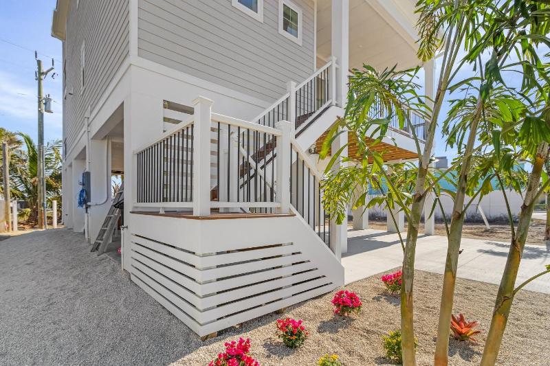 118 Luxury 4 Bed with Den 45 Bath - Heated Pool & Spa - image 3
