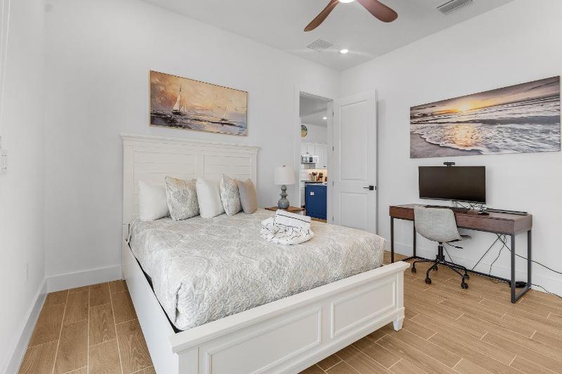 118 Luxury 4 Bed with Den 45 Bath - Heated Pool & Spa - image 13