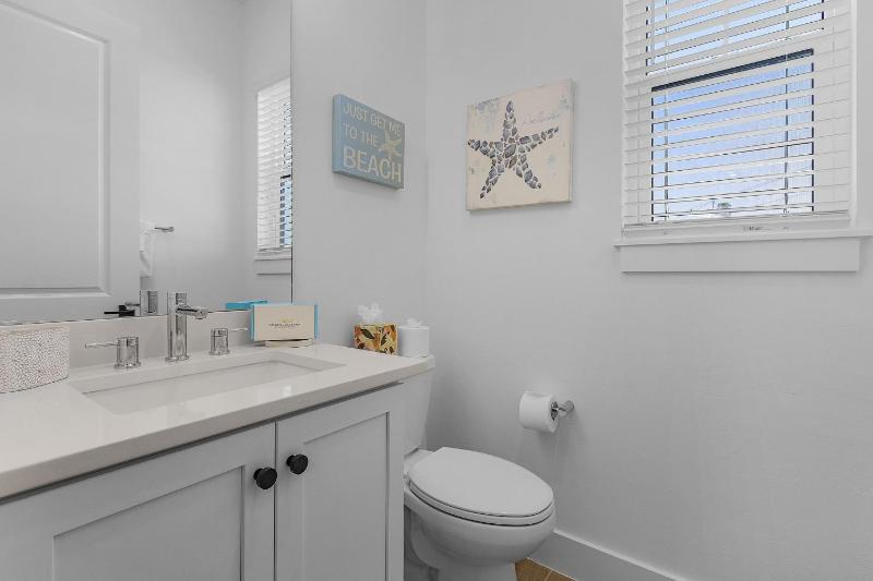 118 Luxury 4 Bed with Den 45 Bath - Heated Pool & Spa - image 24