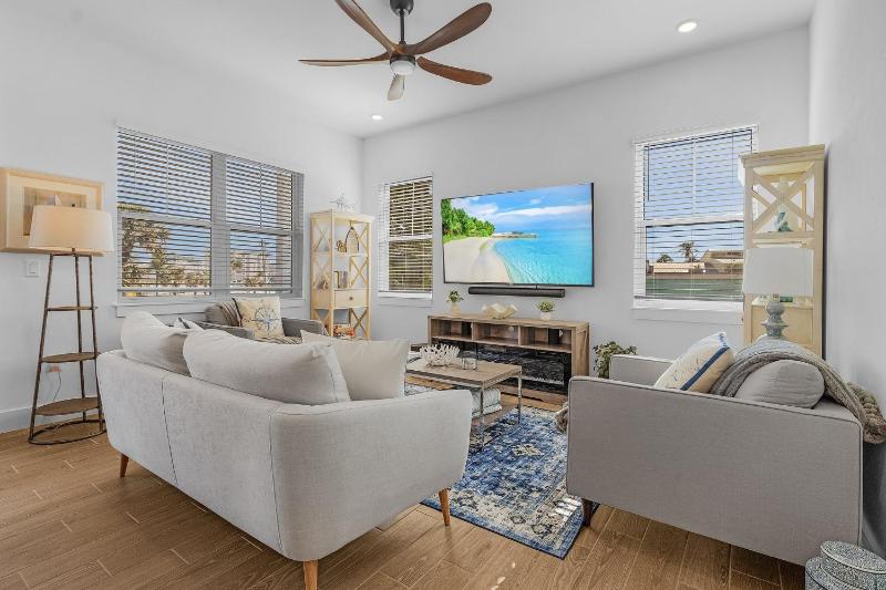 118 Luxury 4 Bed with Den 45 Bath - Heated Pool & Spa - image 19